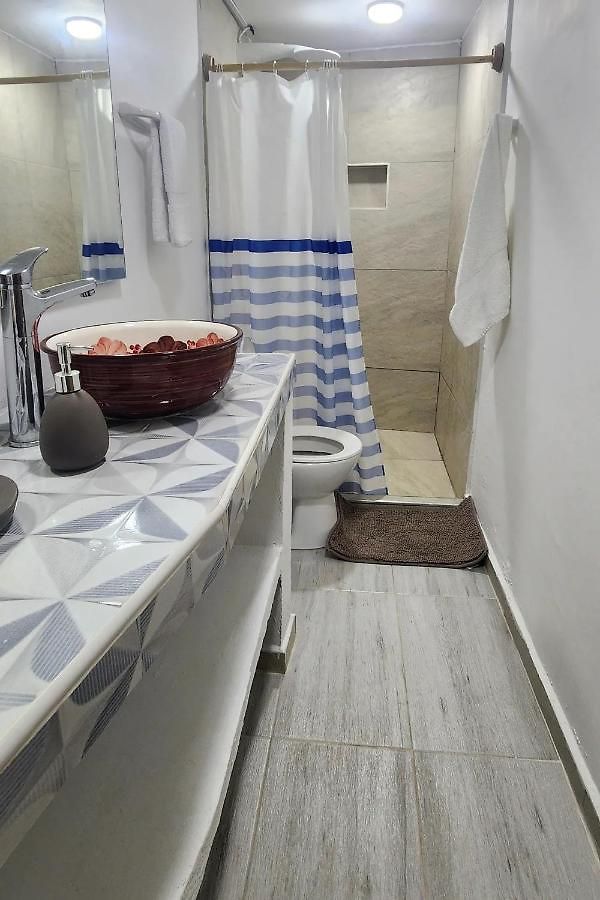 M4 Económico Estándar Hotel *